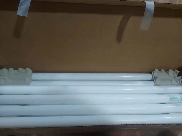 18 GE T8 17 Watt 2 ft 24 in Fluorescent Bulb Light Bulb $4 each in Indoor Lighting & Fans in Ottawa - Image 4