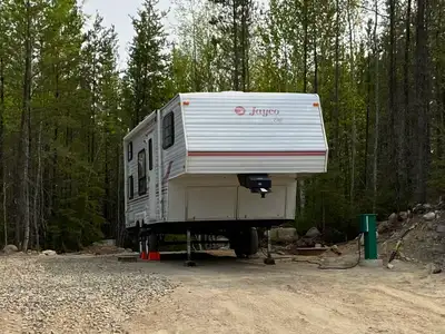 1997 27’ Jayco Bunkhouse fifth wheel camper. Everything functions well and the interior is nice and...
