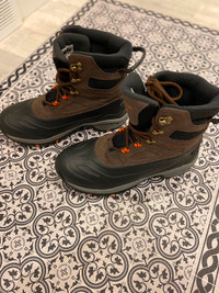 Mens WIND RIVER Hiking Boots  ( size 10)