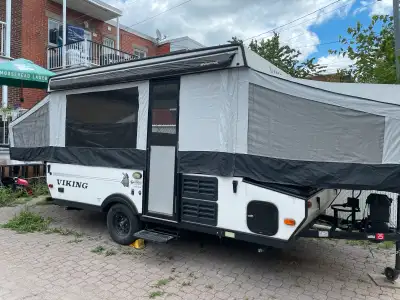 Viking 2308 STLS Couche 8 personnes- 23 pieds ouverte Poids 2182 livres Batterie et bonbonne incluse...
