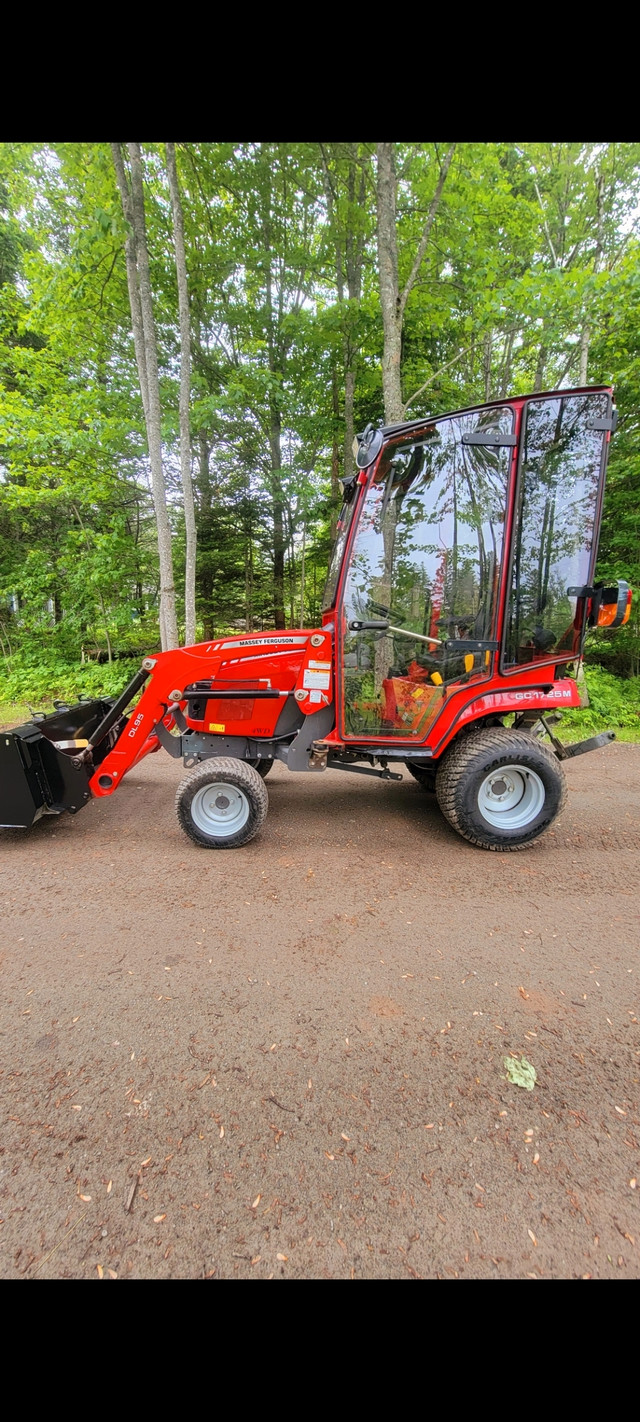 2019 MASSEY 1725 4X4 LOW HRS,WARRANTY Farming Equipment Moncton