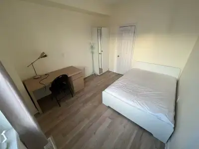 Rent directly from the landlord，5 minutes from York University, 10 minutes from the subway station,...
