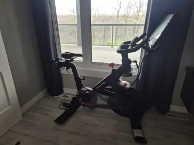 2023 peloton Bike Like new Barely rode Works 100% like it should Shoe holsters Call text 204-955-529...