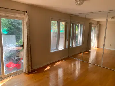 Rent: $1,000/month (non-negotiable) Available: August 10 You’ll have your own private bedroom and sh...