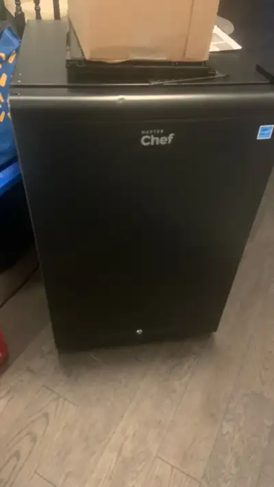 Master Chef 043-2385-0 lockable all-fridge, bar size., View more