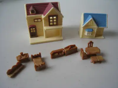 Rare collectible set of miniature houses and furniture that came with Susie Snow bunny. Unfortunatel...