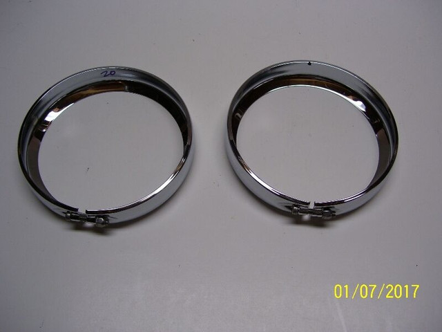Harley Passing Lamp Trim Rings New Take Off's (OEM 68725-62A) in Motorcycle Parts & Accessories in Owen Sound - Image 2