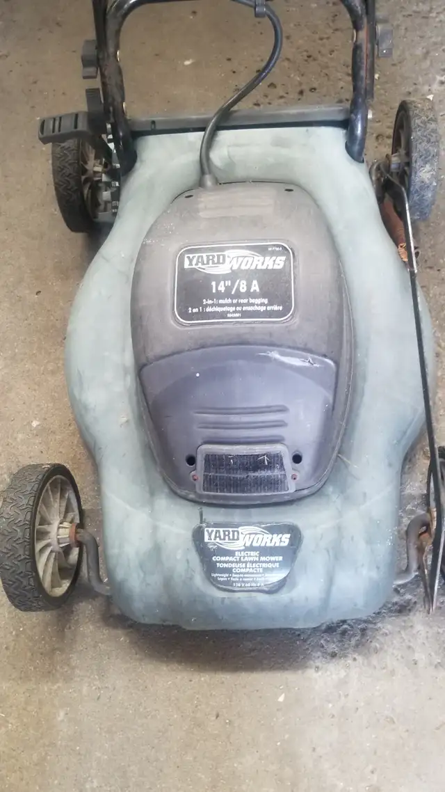 LawnMower Yardworks 14 inch 8 Amps in Lawnmowers & Leaf Blowers in City of Toronto - Image 5