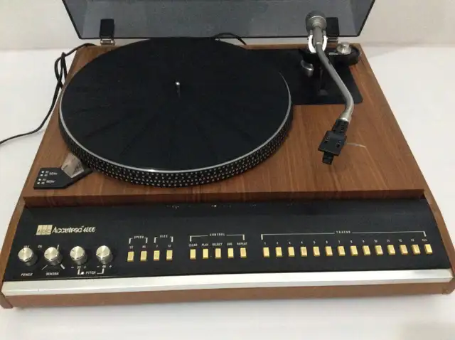 ADC Accutrac 4000 Turntable in Stereo Systems & Home Theatre in Mississauga / Peel Region - Image 2