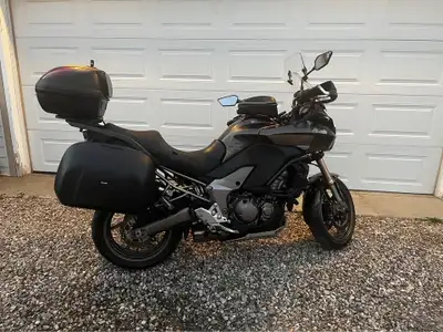 2nd owner, bought it with 1700km from an older guy who sold it because it was too much bike / too ta...