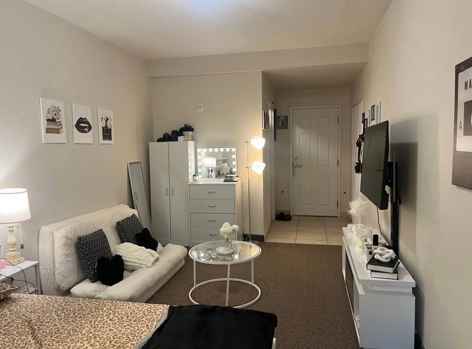Private room with ensuite washroom for rent 2