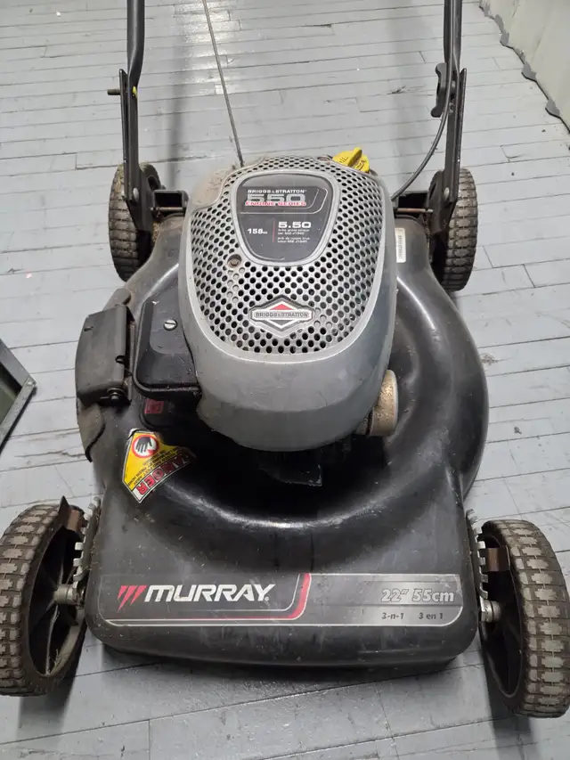 Tondeuse  Briggs & Stratton  Murray in Lawnmowers & Leaf Blowers in City of Montréal - Image 3