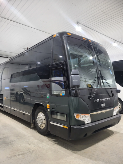 2007 Prevost H3-45 for sale. Detroit series 60 engine. New injectors and Air Compressor. Fresh safet...