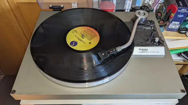 Technics SL-20 Belt-drive turntable in Stereo Systems & Home Theatre in City of Toronto - Image 2