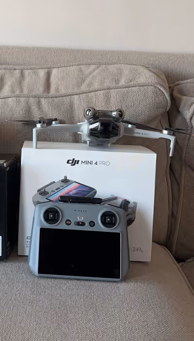 Barely used DJI mini 4 pro drone Selling my DJI Mini 4 Pro Fly More Combo (Ultimate Kit) in excellen...