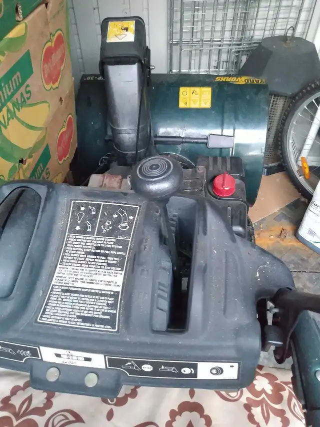 YARDWORKS 10.5 HP 30 INCH WIDE in Snowblowers in Windsor Region - Image 5