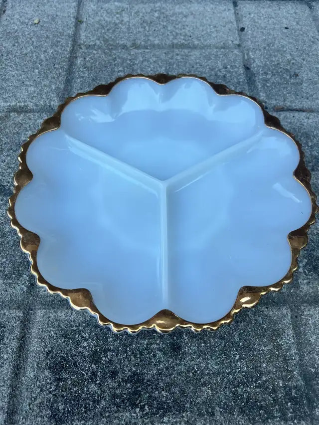Milk Glass Divided Serving Dish525760278509004801