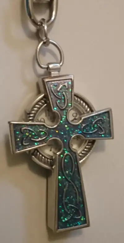 Rare Breeze Collection Quartz Clock Keychain with Green Enamel Celtic Cross Hinged