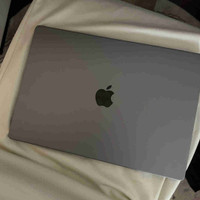 MacBook Pro 16" 2021 (M1 Max 10-Core CPU  64GB Unified Memory  4