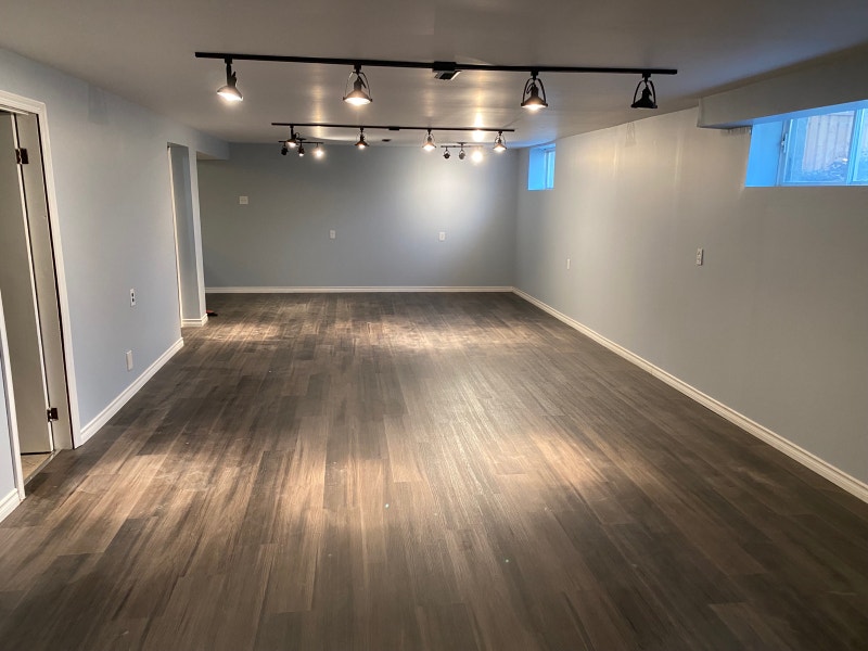 Beautiful 2 bedroom basement apartment in the hear of Beaverton. Long