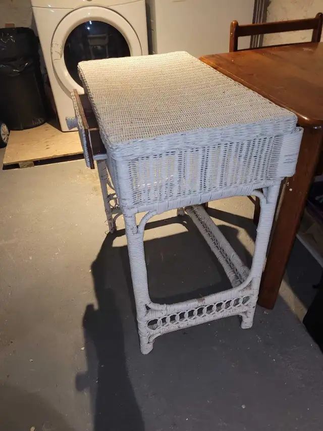 wicker single person desk with drawer in Other Tables in Barrie - Image 4