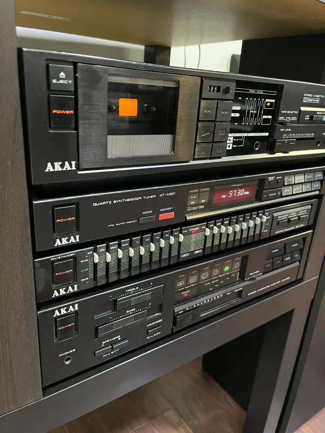 Vintage Akai Stereo Set in Stereo Systems & Home Theatre in City of Toronto - Image 5