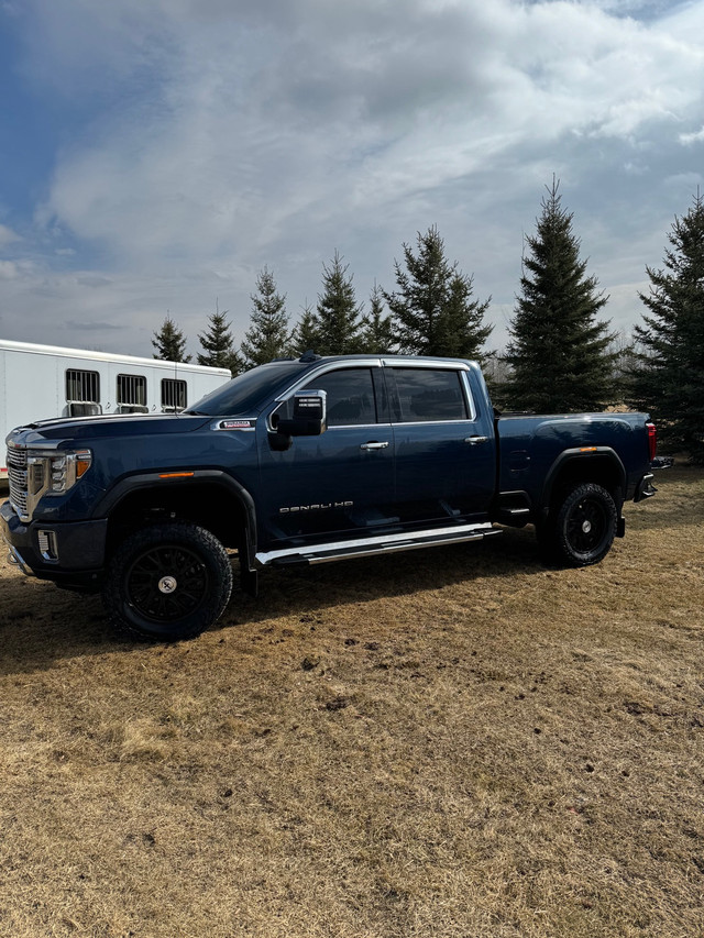 2020 2500hd 6.6L durmax Denali  in Cars & Trucks in Edmonton
