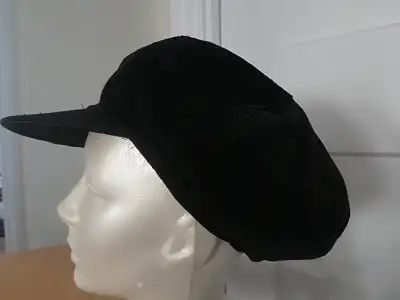 Casquette gavroche en cuir suédé, View more
