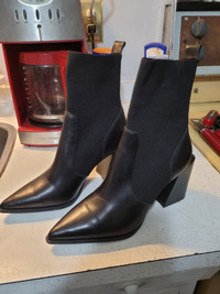 Boots size 6.5.