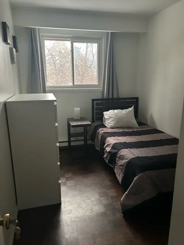 Furnished room for rent, available immediately. in Room Rentals & Roommates in City of Toronto - Image 2