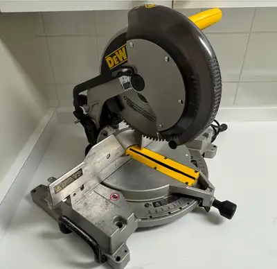 Dewalt DWS705 15 Amp 12" Compound Miter Saw, View more