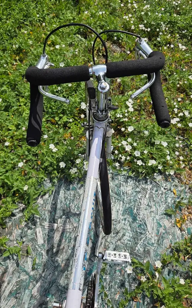 Velo de course blanc, 26", 12 vitesses in Road in Laval / North Shore - Image 10
