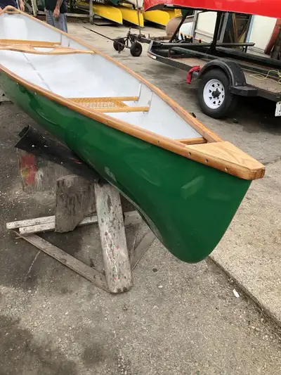 13' spirit Kayak 899.00$ **Canots réduit de $1000.00 819-239-6607 1-877-727-9053 Canot neuf Prospect...