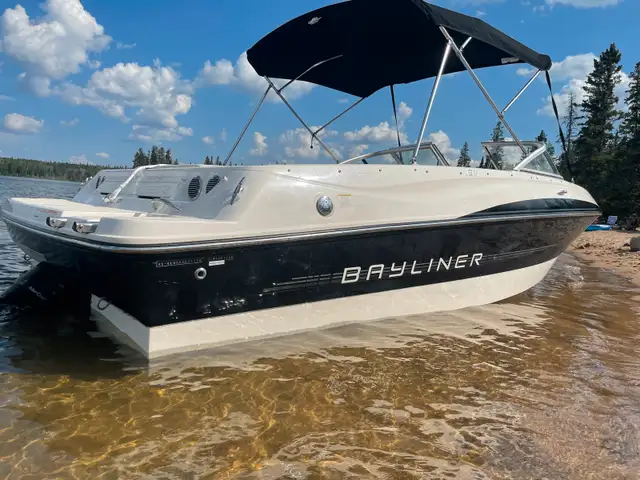 2014 Bayliner BR195 4.3 L MPI 210Hp EFI 20 foot boat $24700 in Powerboats & Motorboats in Saskatoon - Image 3