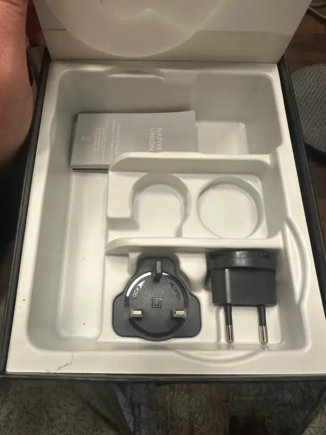 Native Union Drop Xl wireless charging station for Apple iPhone, in Cell Phone Accessories in Hamilton - Image 5