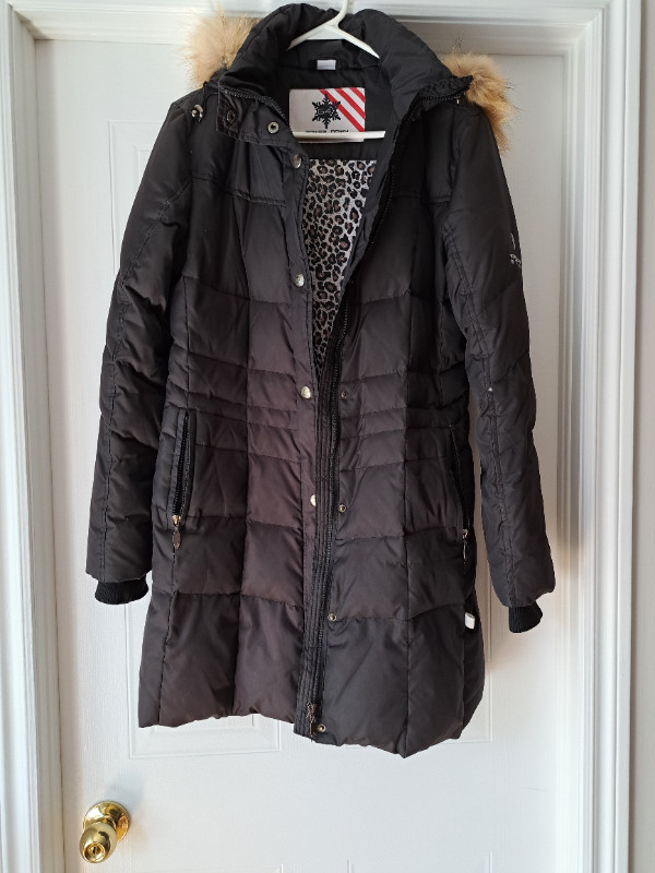 Manteau d'hiver pour femme dans Femmes - Hauts et vêtements d'extérieur  à Granby - Image 4