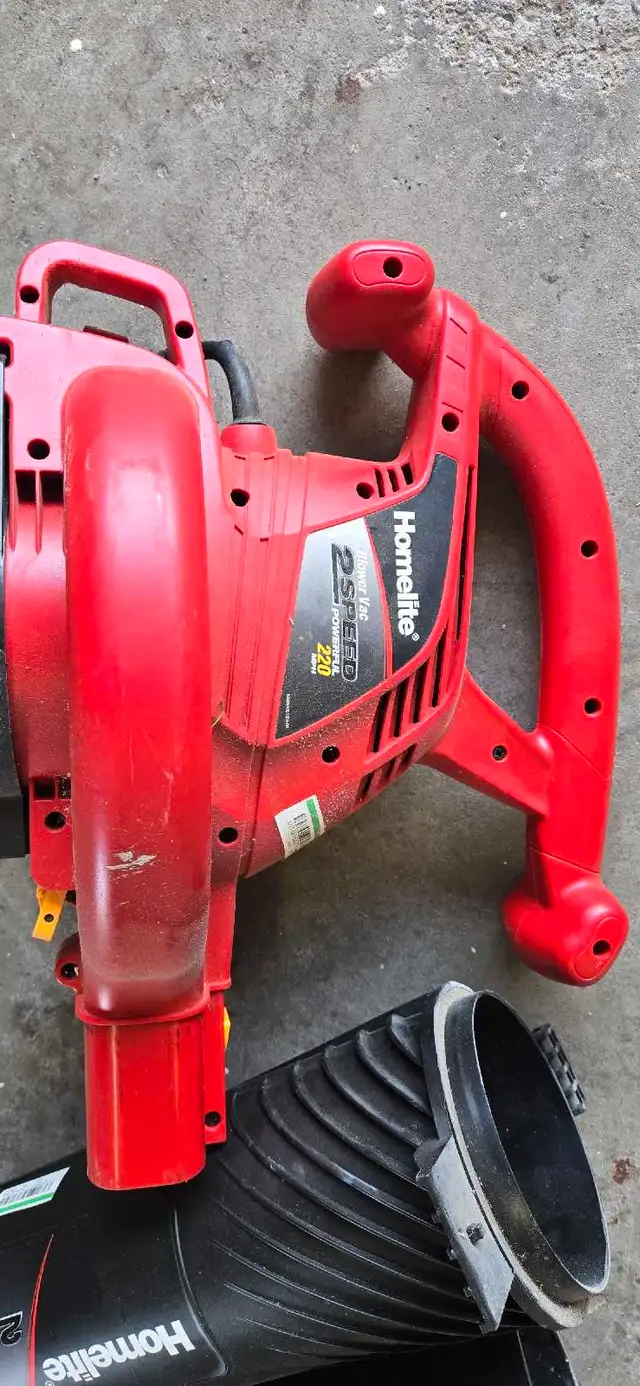 Leaf blower in Lawnmowers & Leaf Blowers in Trenton - Image 3