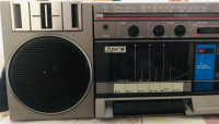 VINTAGE PULSER BOOMBOX MODEL 44-1473-4 AM/FM STEREO CASSETTE