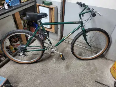 Velo de montagne veloclub vert 15 vitesses roues 26po cadre 20po, View more