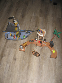 Playmobil 5775 Pirates Attack Ship Skull & Crossbones Lot~Rare