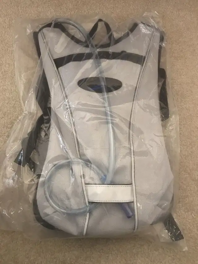 Hydration Backpacks in Fishing, Camping & Outdoors in Delta/Surrey/Langley - Image 5