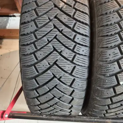 Used Nissan Juke winter tires and rims in very good condition. Used only 3 seasons. 215/55/R17 Ironm...