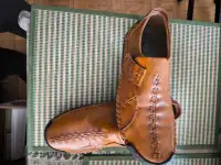 stylish leather stitched walking shoes