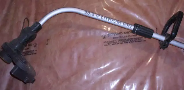 Yardworks grass trimmer/edger in Lawnmowers & Leaf Blowers in Mississauga / Peel Region - Image 4