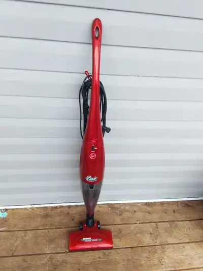 Hoover Flair Bagless Vacuum with 20 foot cord