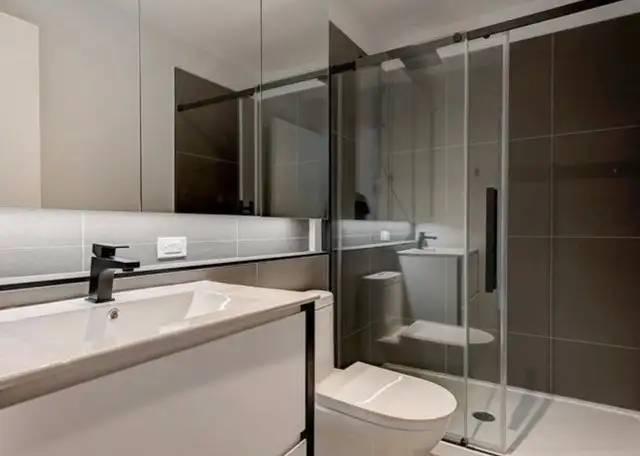 Condo au Downtown Montreal- Pool Patio Gym in Quebec in Canada - Image 4