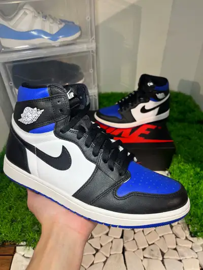 Lightly worn pair of AJ1 High Royal Toe, comes with everything original. No major flaws just minor g...