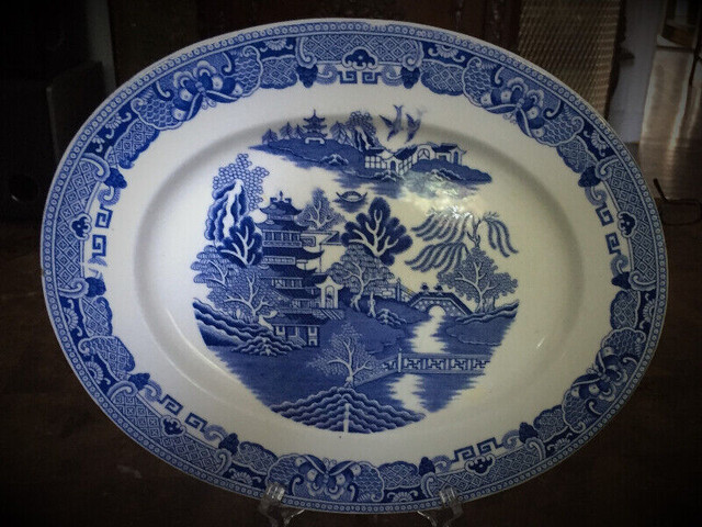 crown staffordshire england oval plate dans Art et objets de collection  à Ville de Montréal - Image 2