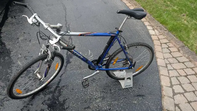 Vélo Scott Chenoa  in Cruiser, Commuter & Hybrid in Laval / North Shore - Image 7