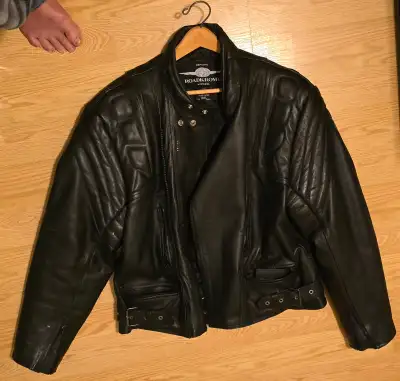 Mens motorcycle leather jacket. Size 44.